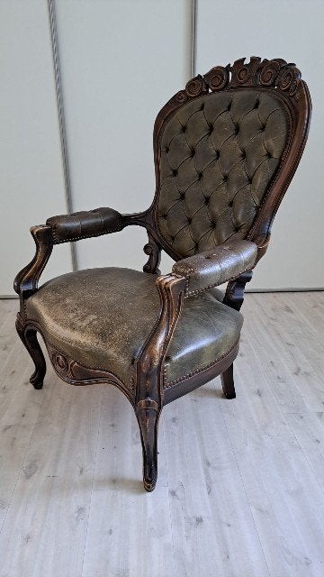 Antieke fauteuil met gecapitonneerd leer, Ophalen
