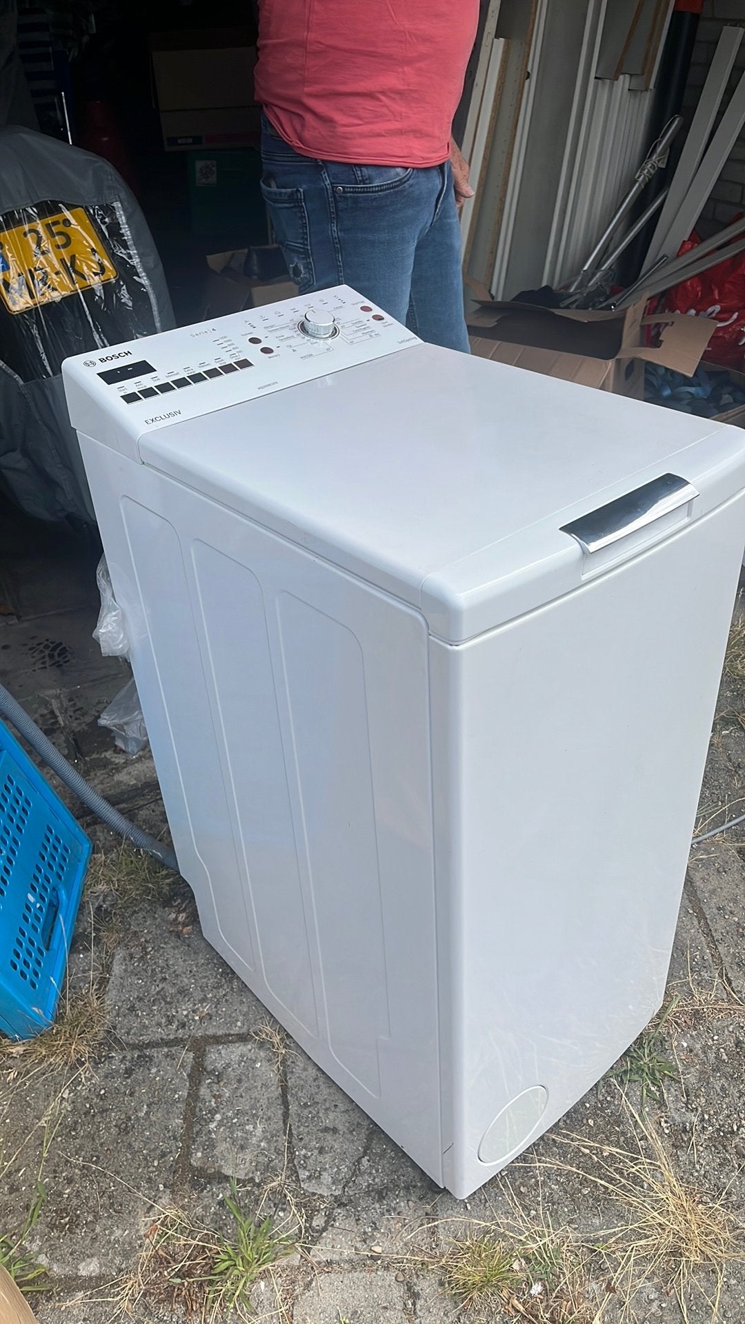Smalle Bosch wasmachine Exclusiv serie 4, Ophalen, Zo goed als nieuw, 1200 tot 1600 toeren, Minder dan 85 cm
