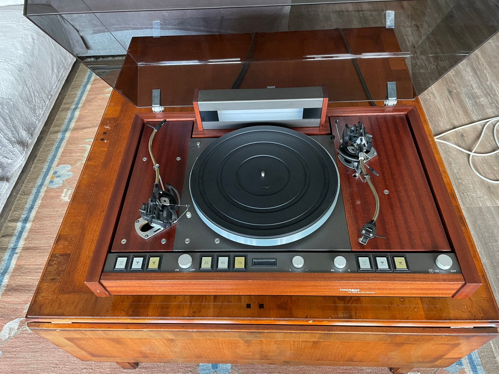 Thorens 226 in perfecte conditie met garantie, Audio, Tv en Foto, Platenspelers, Ophalen, Zo goed als nieuw, Thorens