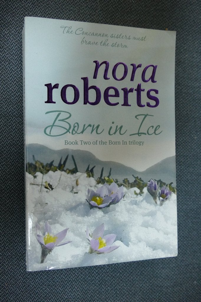 Nora Roberts – Born in ice, Ophalen of Verzenden, Zo goed als nieuw, Nora Roberts