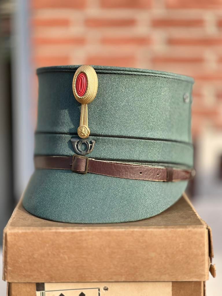 Originele en mint conditie kepi in originele doos/papier, Verzamelen, Militaria | Tweede Wereldoorlog, Ophalen of Verzenden, Landmacht
