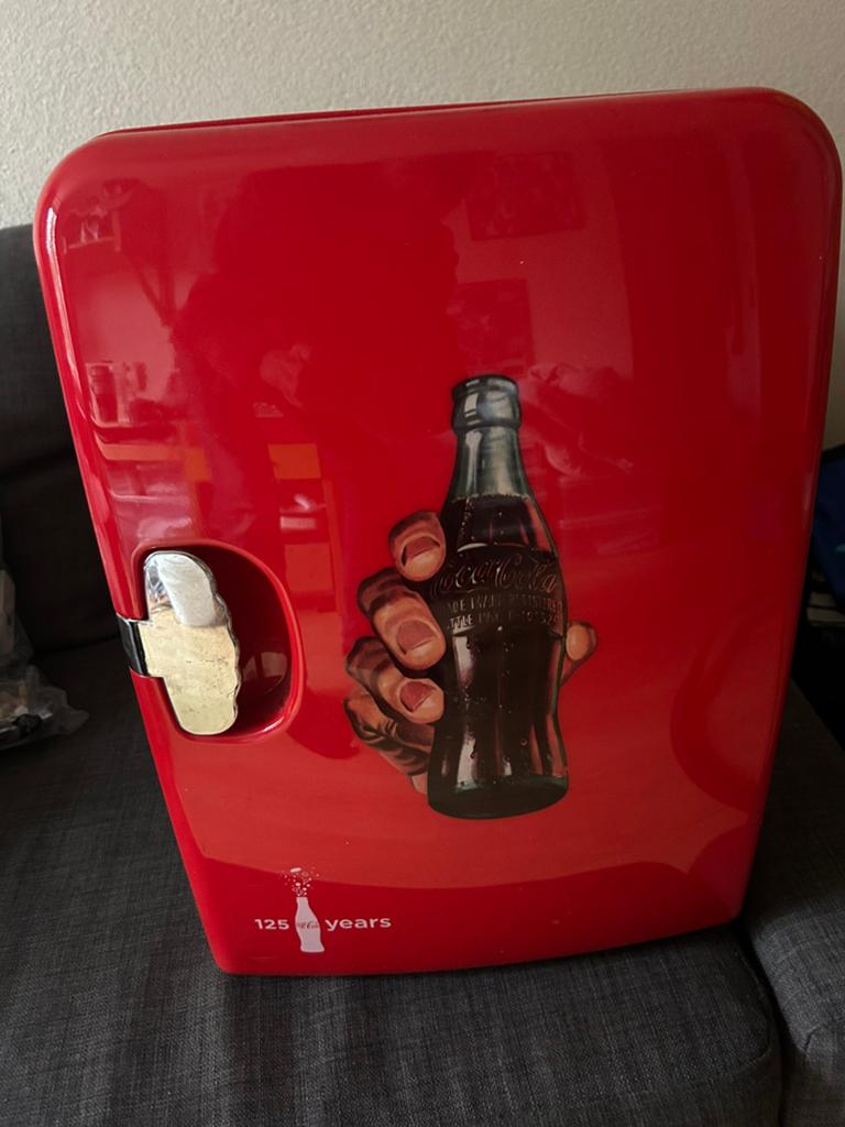 I.p.st draagbare Coca cola koelkast eye cather v. Liefhebber, Verzamelen, Ophalen of Verzenden, Zo goed als nieuw, Gebruiksvoorwerp