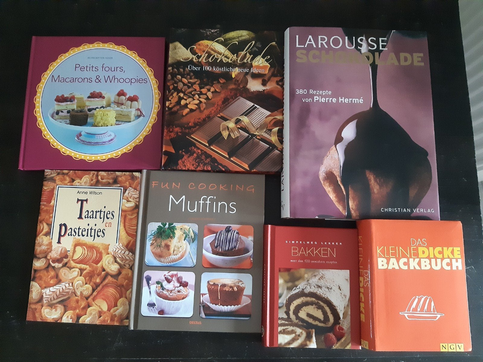15 boeken over bakken, taarten en chocolade. nieuwstaat, Ophalen of Verzenden, Zo goed als nieuw, Nederland en België, Taart, Gebak en Desserts