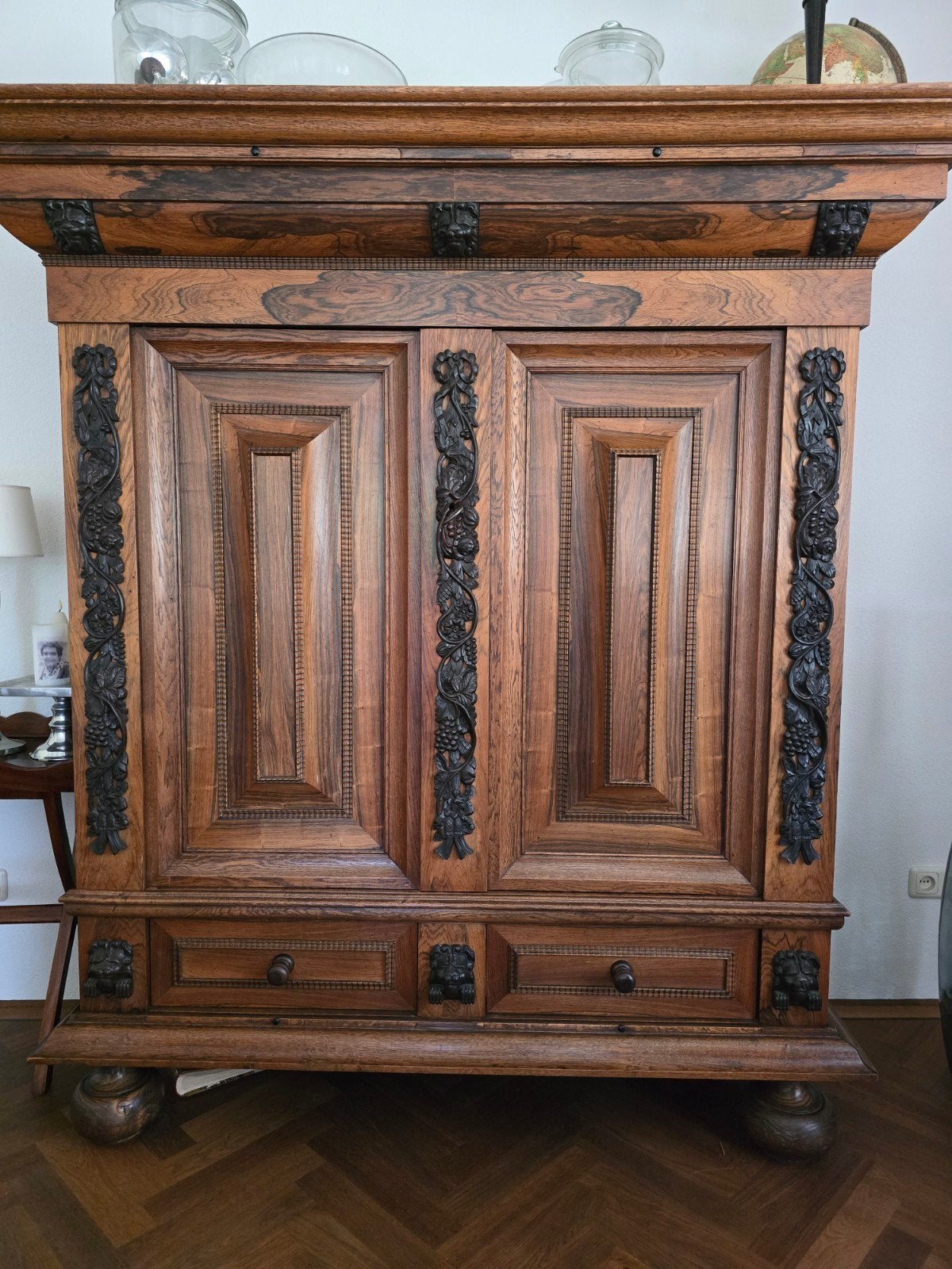 Antieke Eiken Kast met Rijkelijk Snijwerk, Antiek en Kunst, Ophalen
