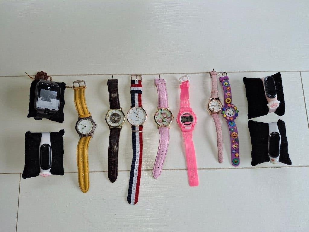 11 x NIEUWE defecte heren/dames/kinder/ LED horloge 5,00, Ophalen of Verzenden, Nieuw, Overige kleuren, Jongen of Meisje