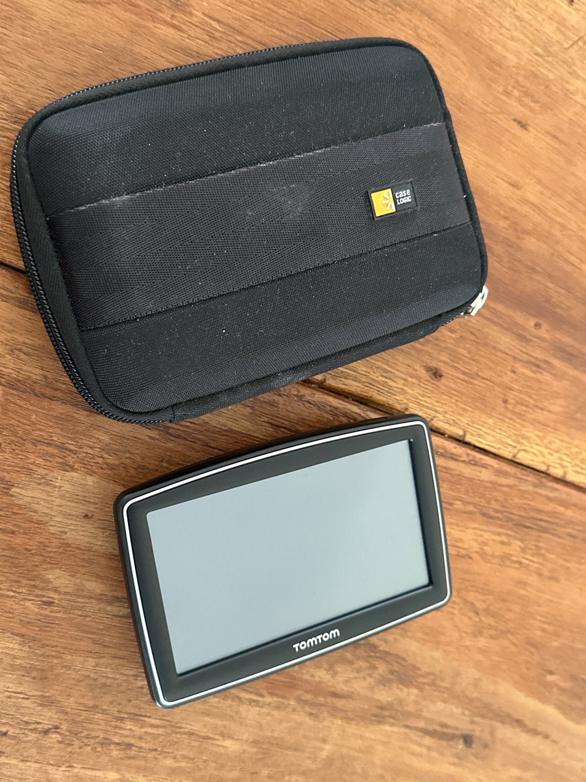 TomTom XXL Canada 310 GPS met Case Logic hoes, Ophalen of Verzenden, Gebruikt