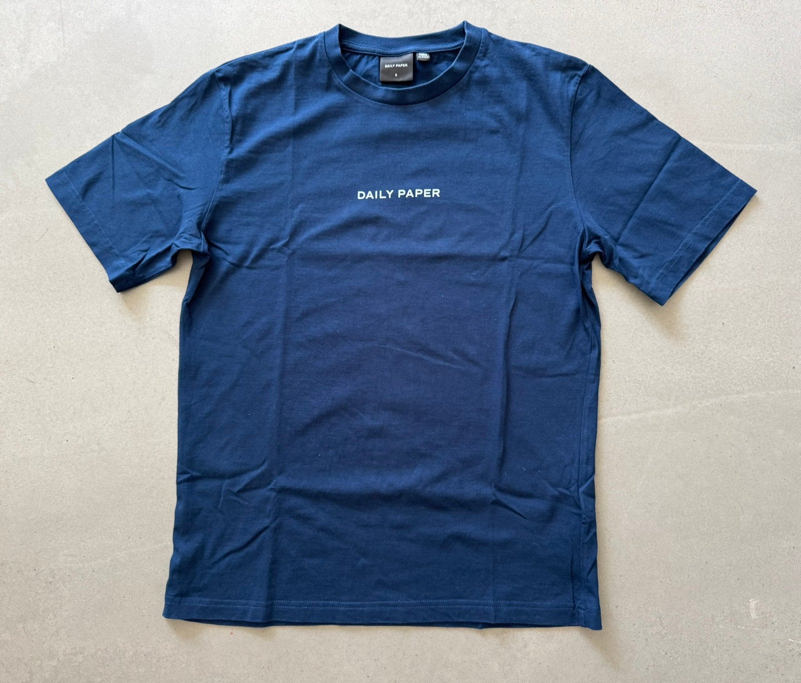 T-shirt Daily Paper donkerblauw maat S print op achterkant, Ophalen of Verzenden, Gedragen, Maat 46 (S) of kleiner, Blauw