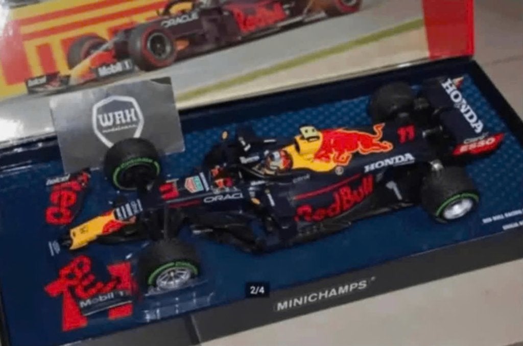 1:18 F1 RED BULL RB16B ROMAGNA PEREZ Minichamps in box WRH, Hobby en Vrije tijd, Modelauto's | 1:18, Verzenden, Zo goed als nieuw