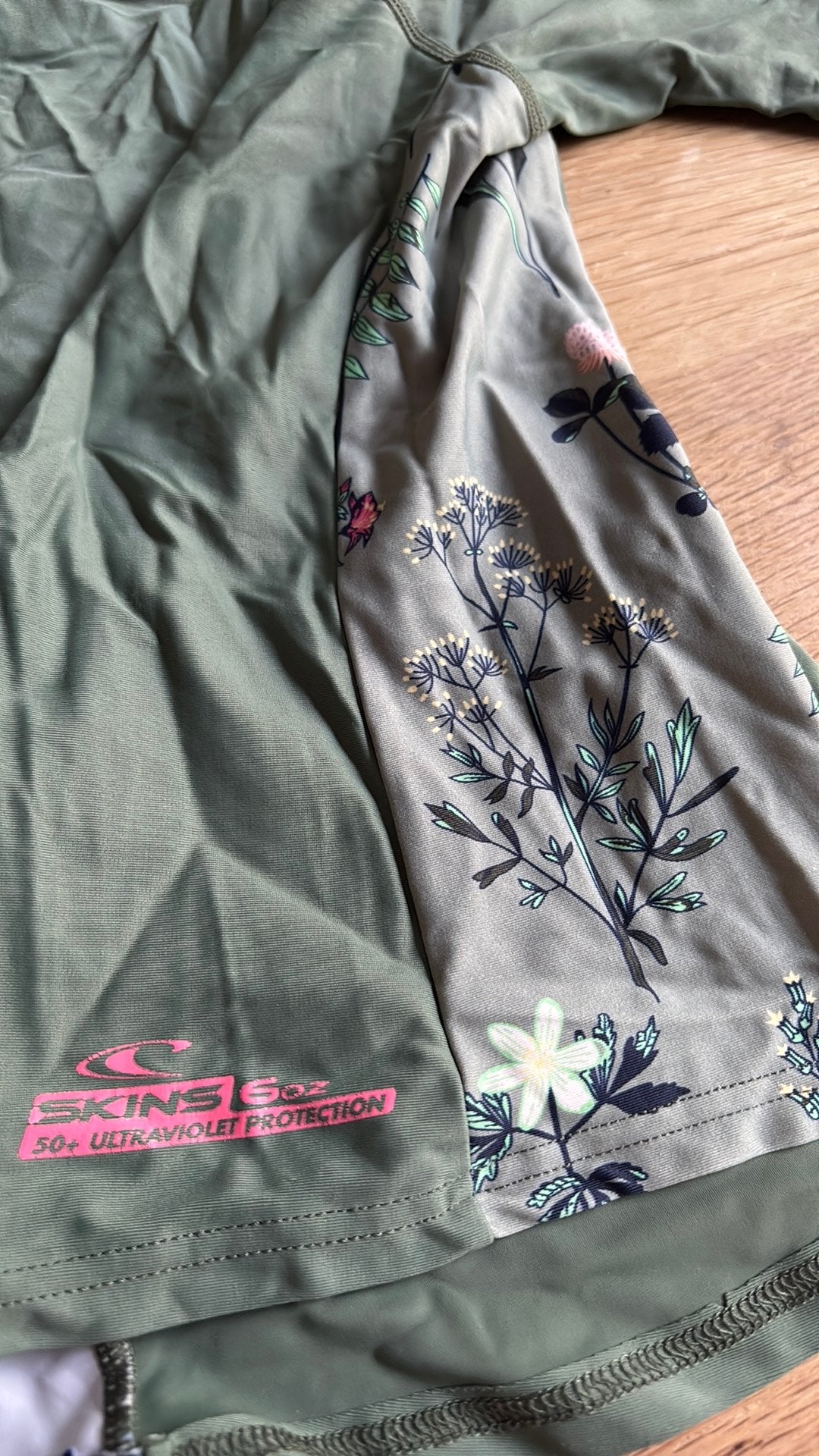 116 O’Neill UV-shirt zwemkleding groen,”bloemen”, korte mouw, Maat 116, Ophalen of Verzenden, Zo goed als nieuw, Overig
