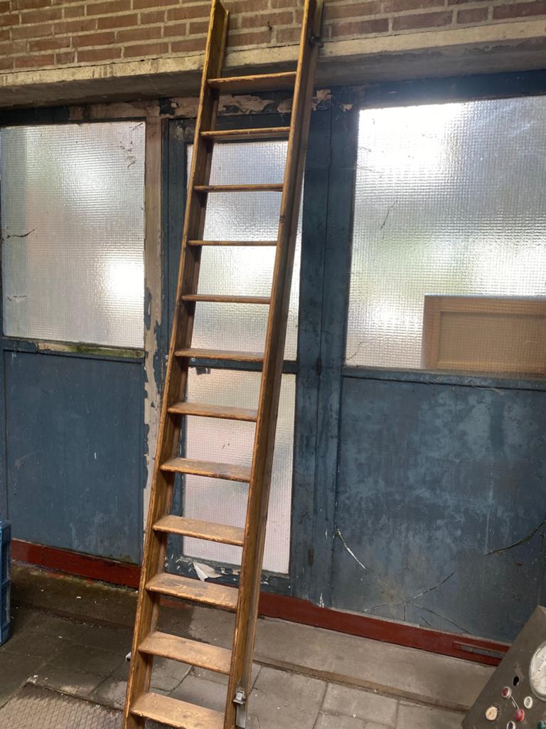 Oude houten bibliotheektrap zoldertrap  vlieringtrap 285cm, Ophalen of Verzenden