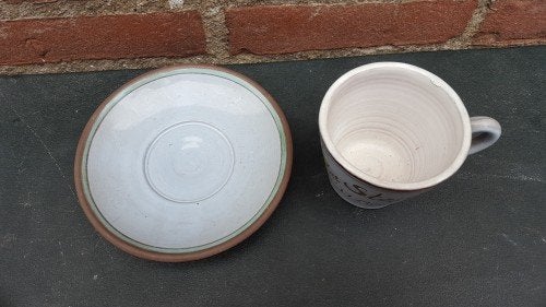 Kop en schotel, handwerk uit Haalderen, 2x van aardewerk, gr, Ophalen of Verzenden, 'T Olde Gre-j, Info@toldegrej.nl, Endepoelstraat 20f Didam
