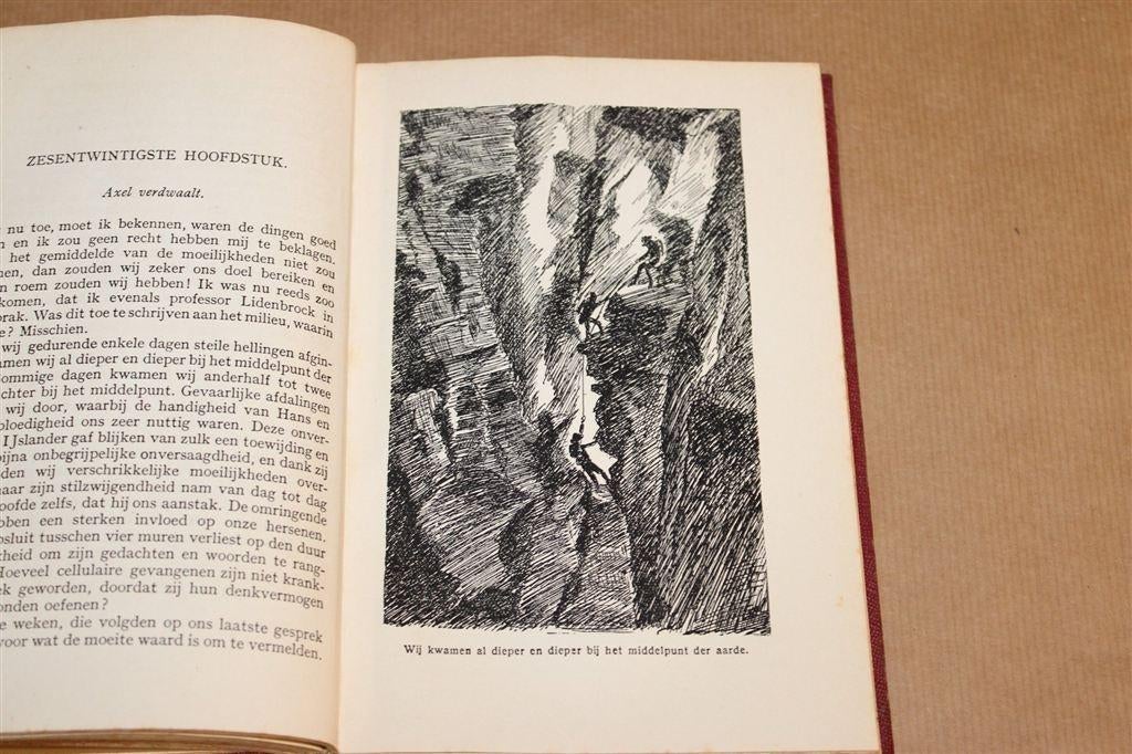 Naar het Middelpunt der Aarde — Jules Verne, Avontuur 1929, Boeken, Ophalen of Verzenden, Gelezen