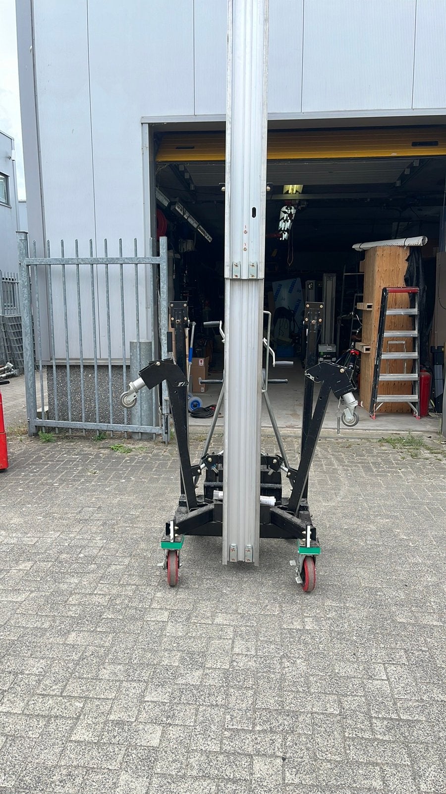 Kanalenlift/ materiaal lift, Ophalen
