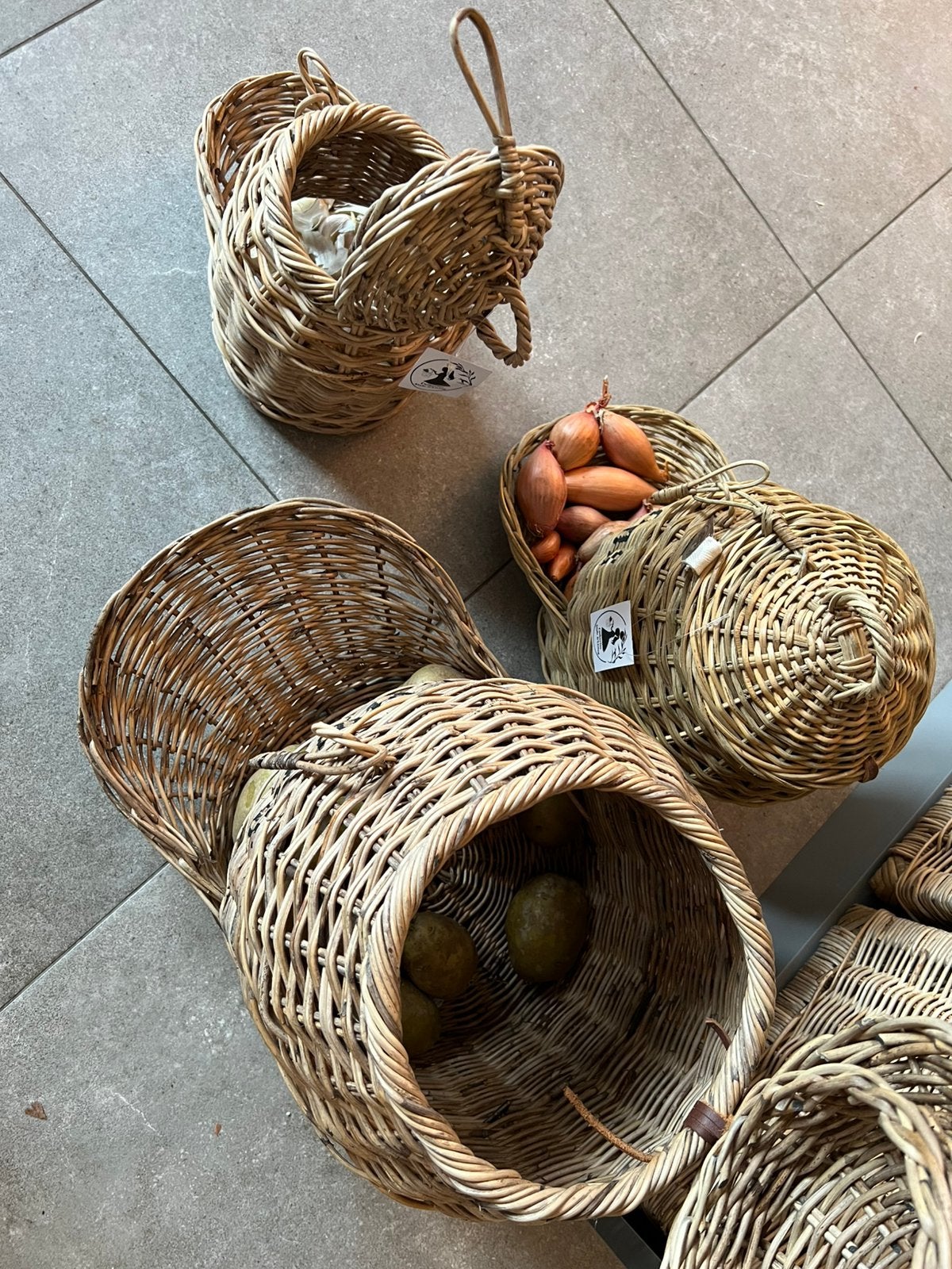 Rotan manden aardappelen €25 (uien €17,50, knoflook €12,50), Ophalen of Verzenden, Nieuw, Rechthoekig, Riet