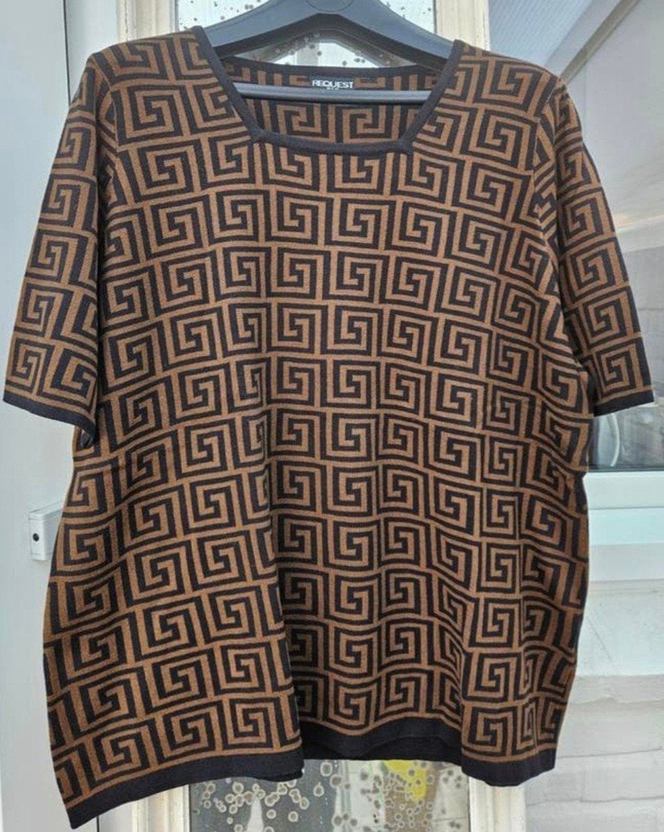 Request by Q truitje met vestje., Maat 38/40 (M), Request by Q, Bruin, Verzenden