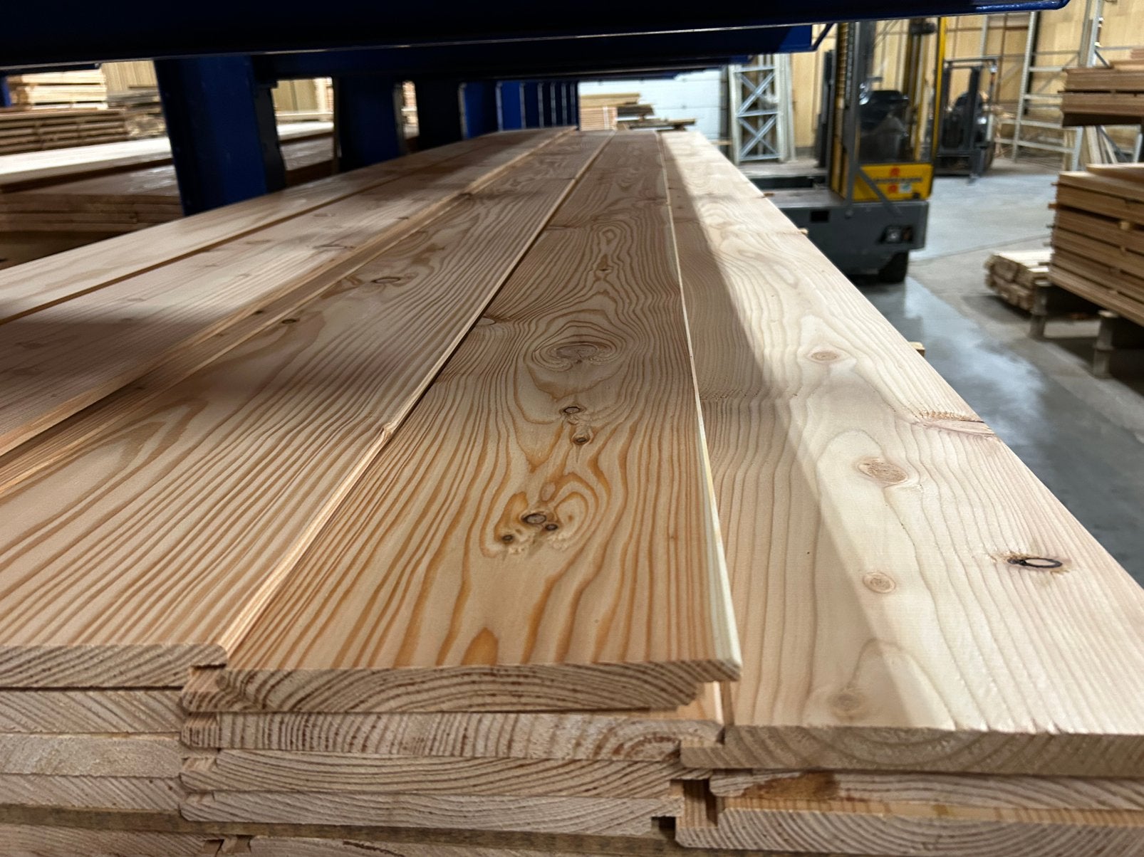 Douglas / lariks 18x180mm WB shiplap wisselsponning halfhout