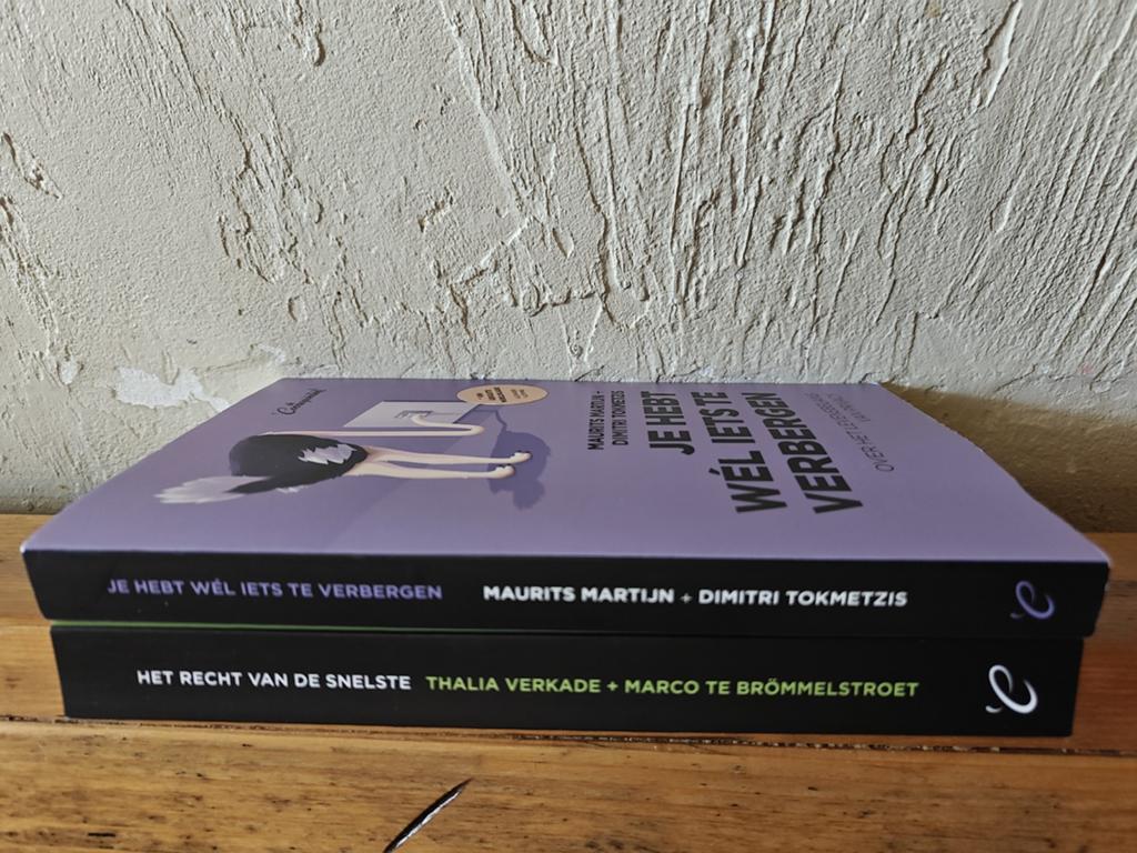 2 Boeken van: De Correspondent., Ophalen of Verzenden
