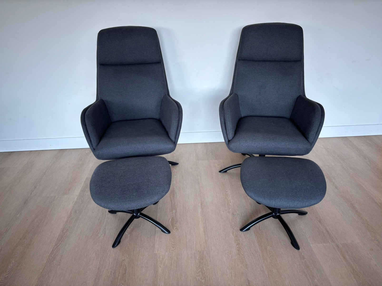 2x JYSK TANKEDAL relaxfauteuil + voetenbank donkergrijs, Ophalen, Gebruikt, Grijs