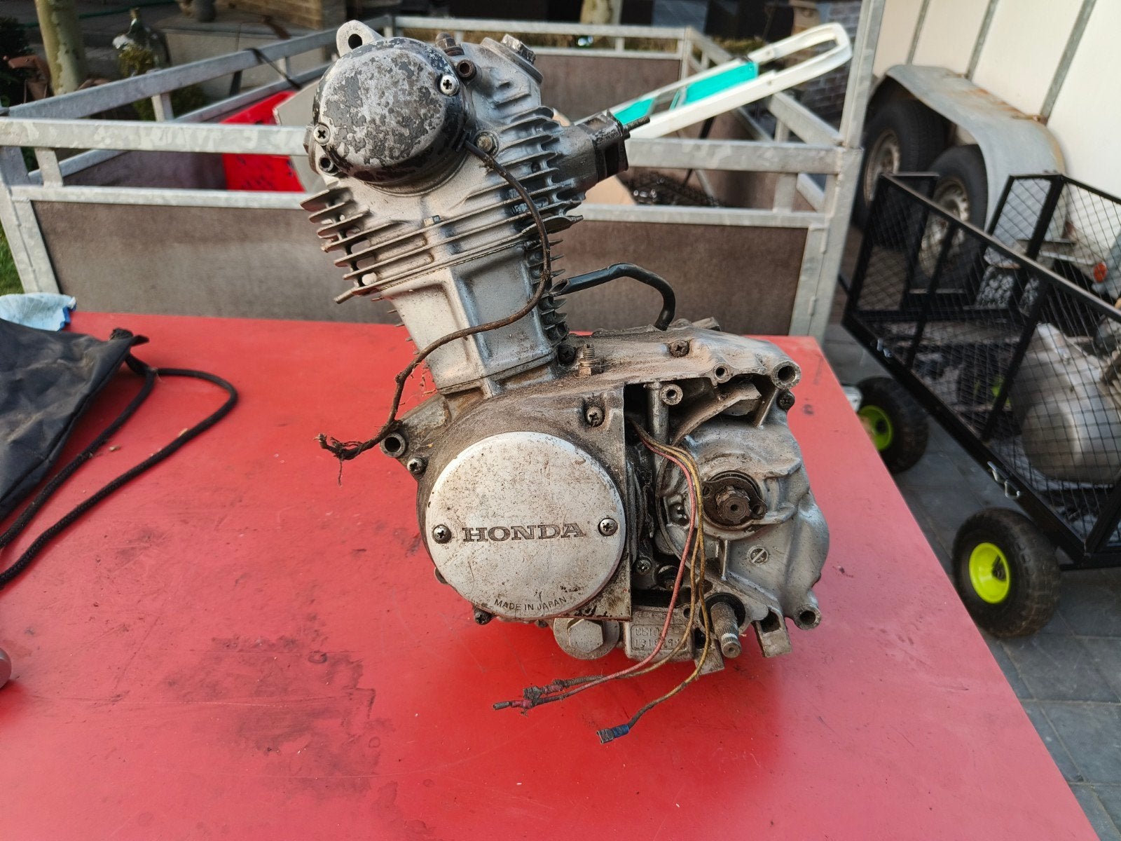Honda CB 100 blok, Motoren, Ophalen
