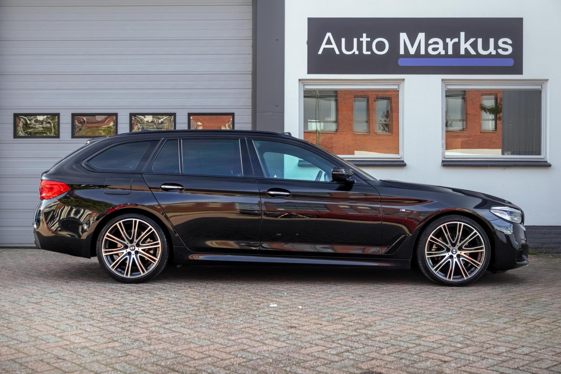BMW 5-serie Touring 520i M-Sport|Pano|Memory|Keyless|HiFi|Ad, Auto's, Automaat, 1998 cc, Achterwielaandrijving, Gebruikt