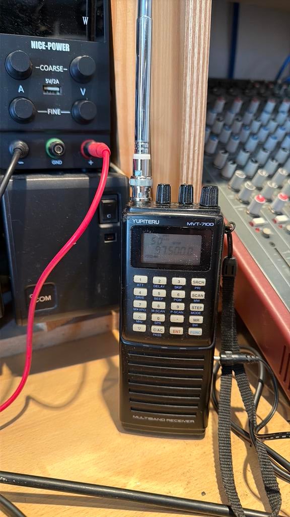 Nette  yupiteru mvt700, Telecommunicatie, Scanners, Ophalen of Verzenden, Zo goed als nieuw, 500 kanalen of meer