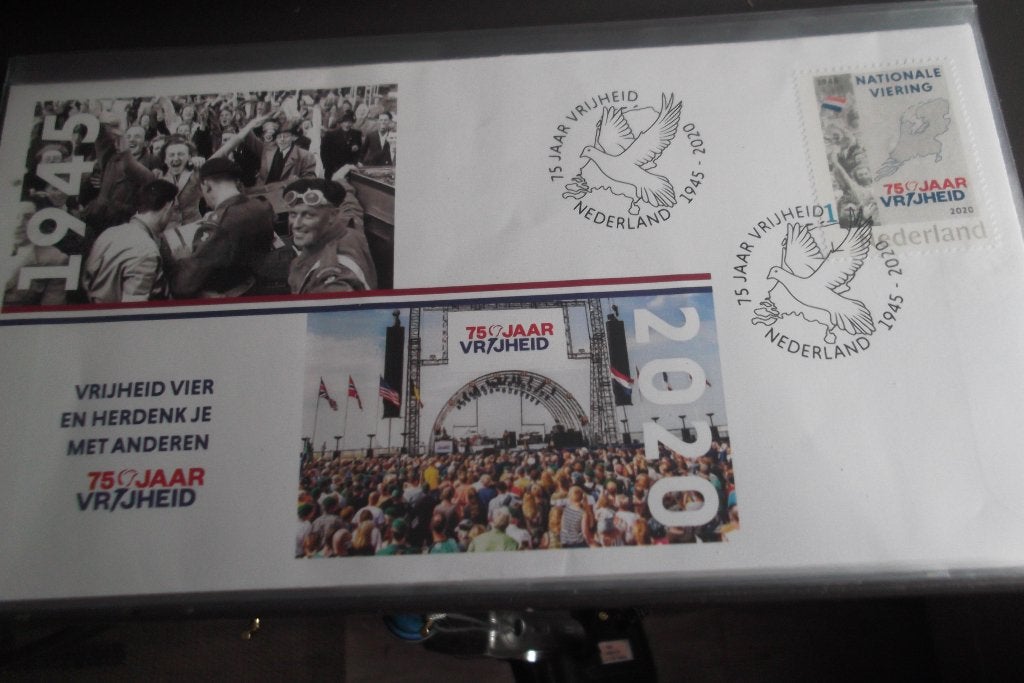 nieuwe envelop van 75 jaar vrijheid, Ophalen of Verzenden, Nieuw, Kaart, Foto of Prent