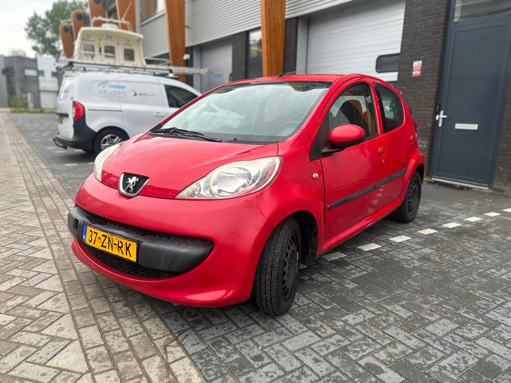 Peugeot 107 1.0 12V 5DR 2008 Rood, Auto's, Voorwielaandrijving, 4 stoelen, 68 pk, Origineel Nederlands