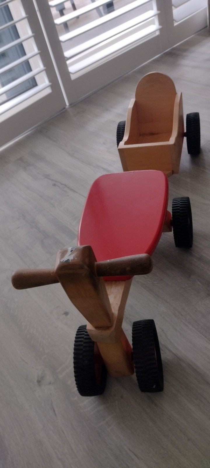 Houten loopfiets met aanhanger - Vintage speelgoed, Ophalen of Verzenden, Gebruikt, Loopfiets