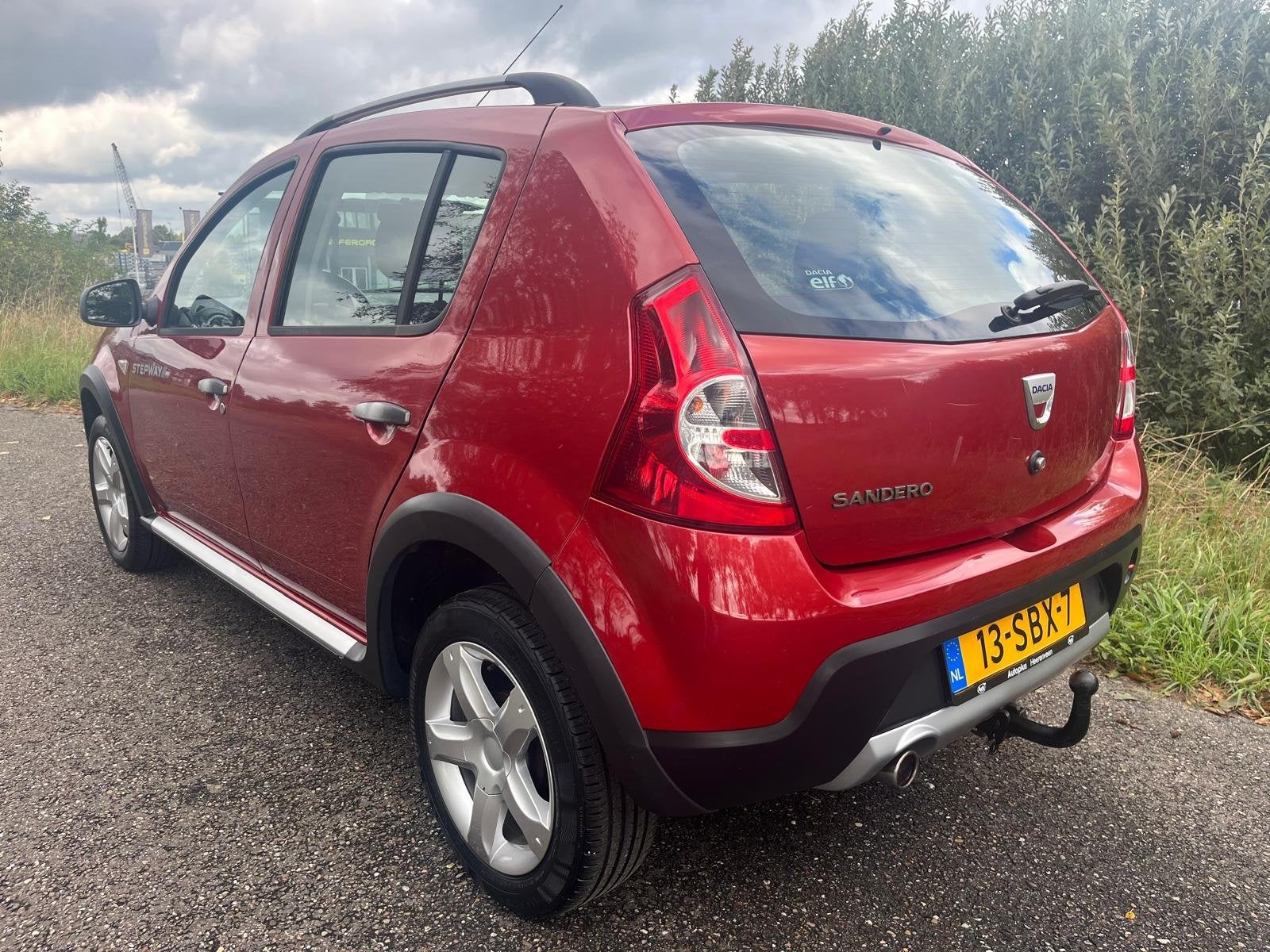 Dacia Sandero 1.6 Stepway | Airco | Trekhaak | Distibutierie, Auto's, Voorwielaandrijving, 86 pk, 4 cilinders, Metallic lak