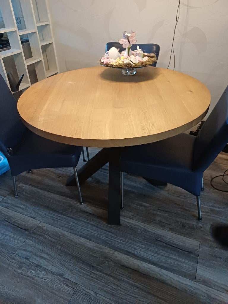 Massief licht eiken ronde eettafel, Huis en Inrichting, Ophalen, Zo goed als nieuw, Modern, Vier personen