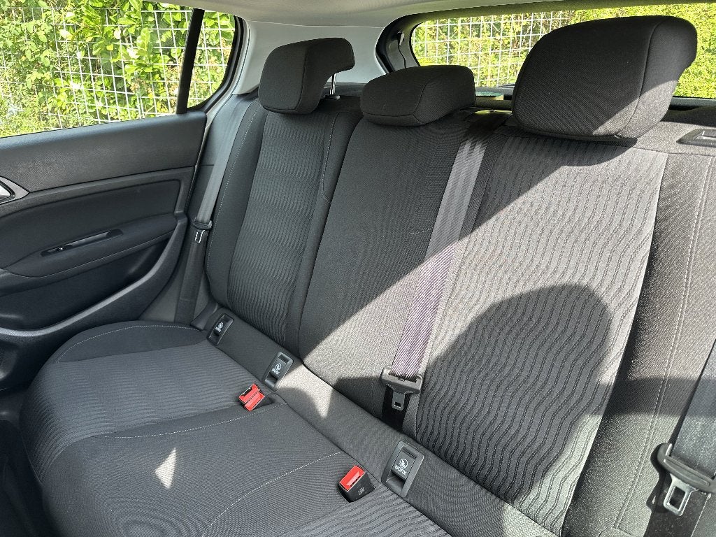 Foto 23 van Peugeot 308 1.2 Allure | Riem Vervangen! | CarPlay | PDC|ECC