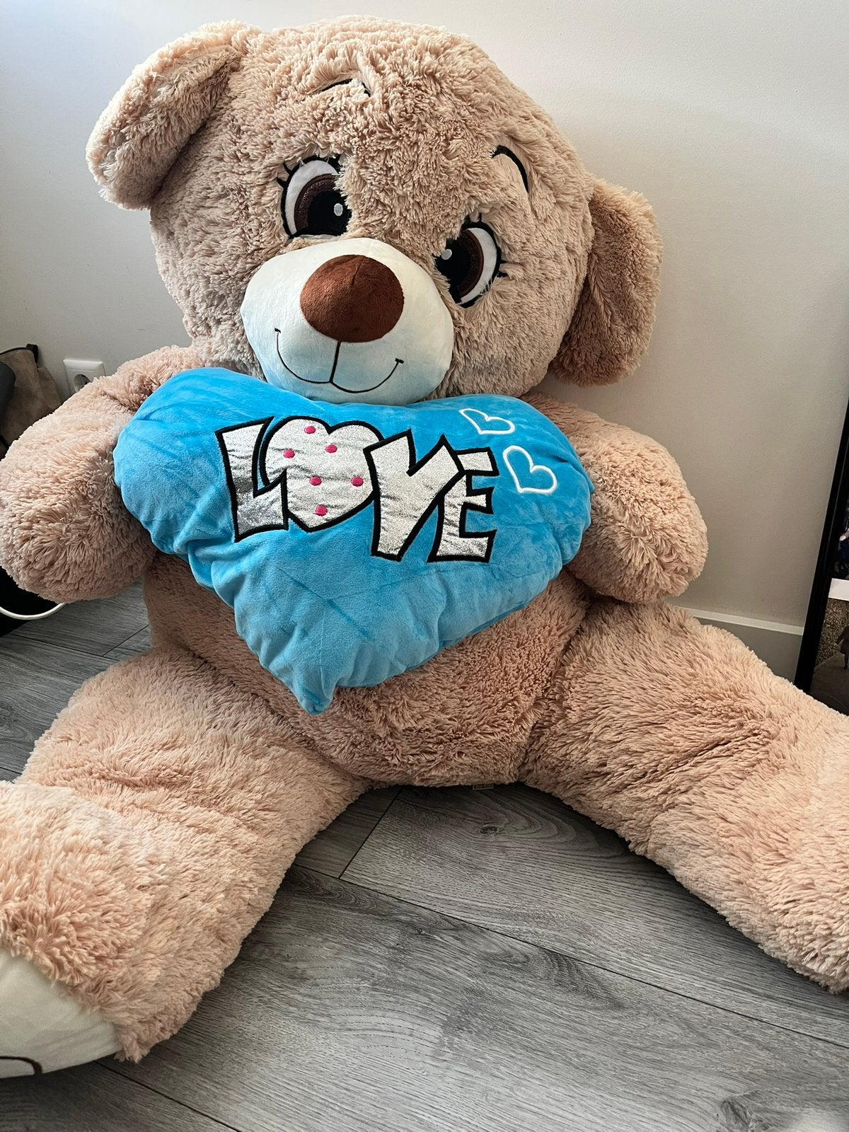 Hele grote teddy beer met blauw hart ongeveer 1.70 Meter, Ophalen, Beer, Nieuw, Beige