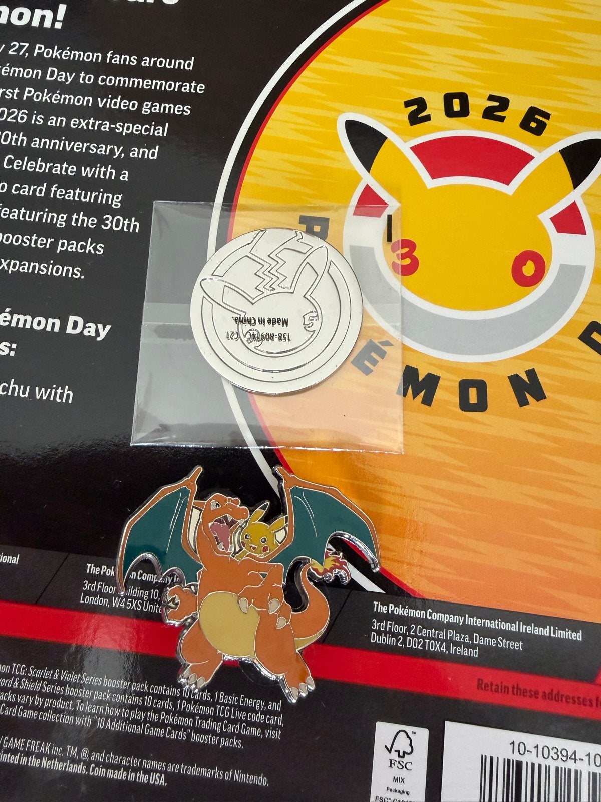 Pokémon 25th Celebrations UPC Charizard Pin & Pikachu Coin, Ophalen of Verzenden, Nieuw, Overige typen