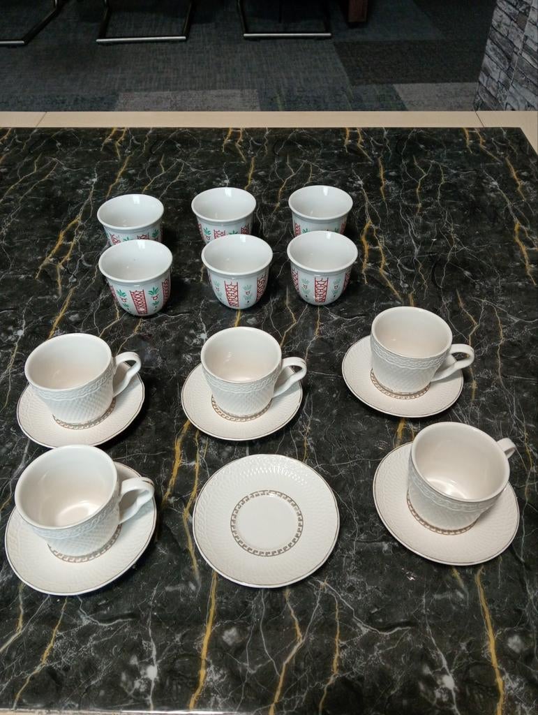 Arabische koffiemokken sets: rood/wit en goud/wit, Ophalen, Keramiek, Zo goed als nieuw, Overige stijlen