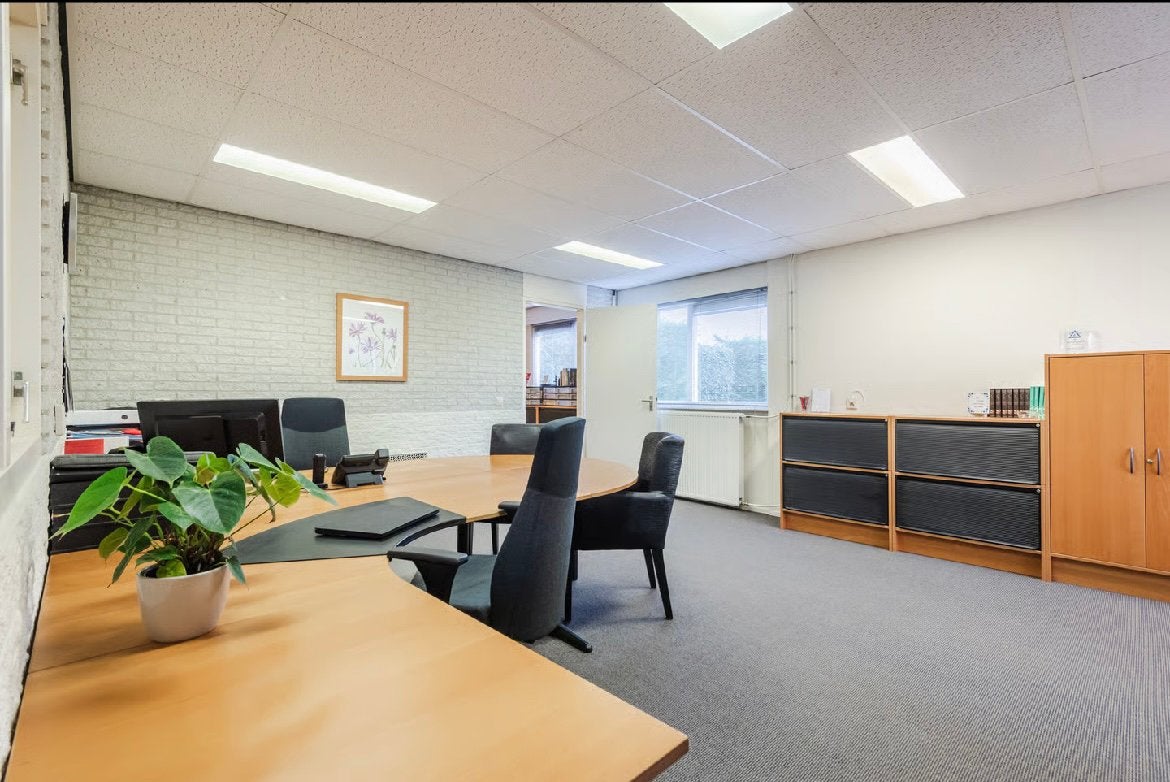 Kantoorruimte/praktijkruimte te huur in Lelystad, Huizen en Kamers, 50 m² of meer, Almere