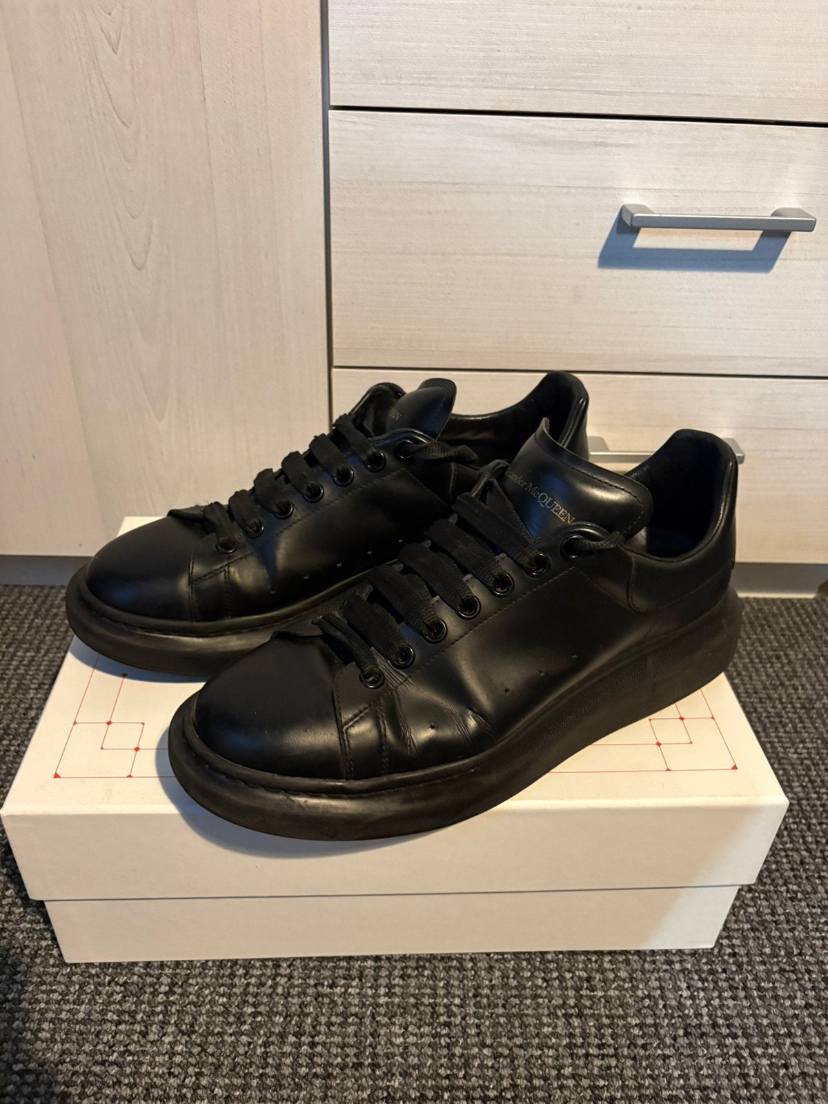Alexander McQueen sneakers 44, Kleding | Heren, Zwart, Ophalen of Verzenden, Sneakers of Gympen, Gedragen