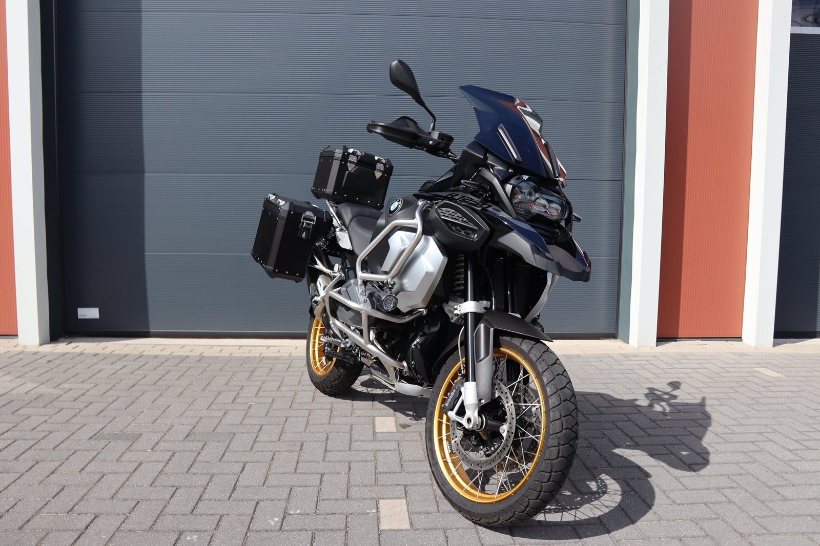 BMW R 1250 GS ADVENTURE 2022 AKRAPOVIC 4044 KM TRIPLE BLACK, 2 cilinders, Motorrijbewijs A, Meer dan 35 kW, Toermotor