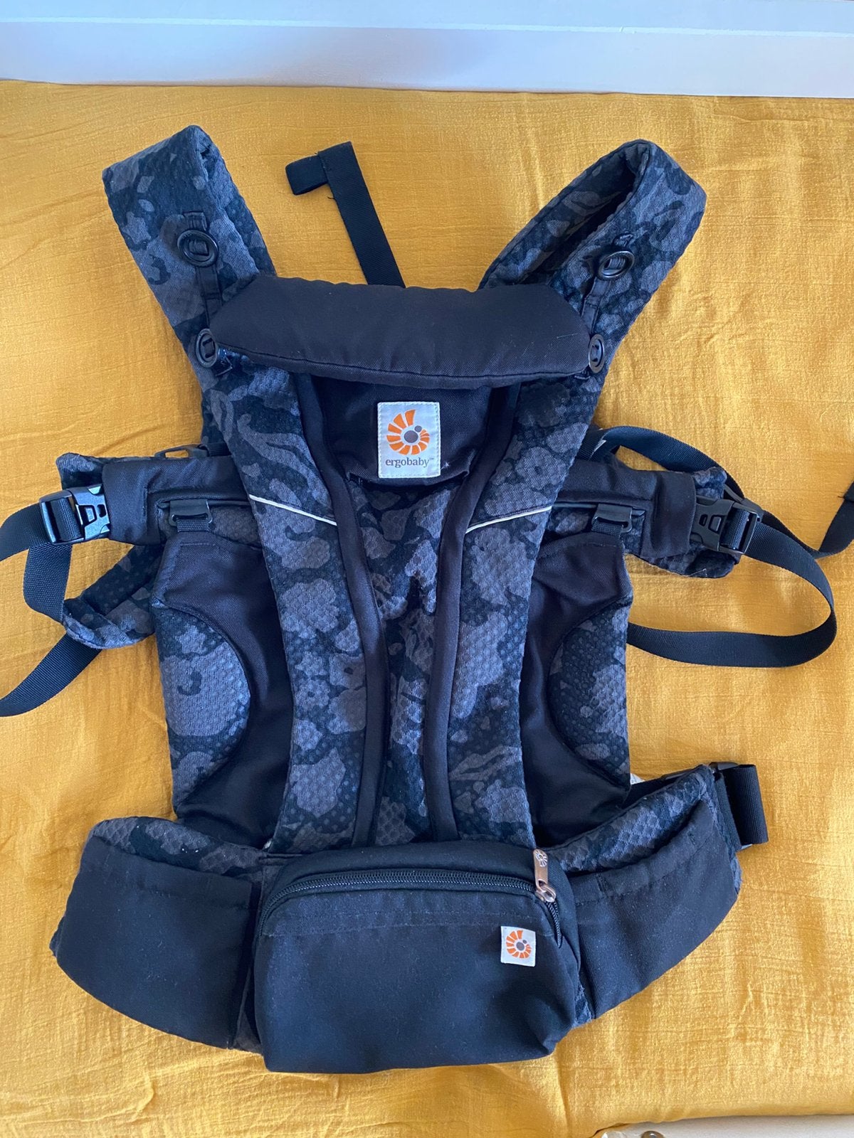 Ergobaby draagzak | Omni Breeze Onyx Blooms, Buik of Rug, Zo goed als nieuw, Draagzak, Ophalen