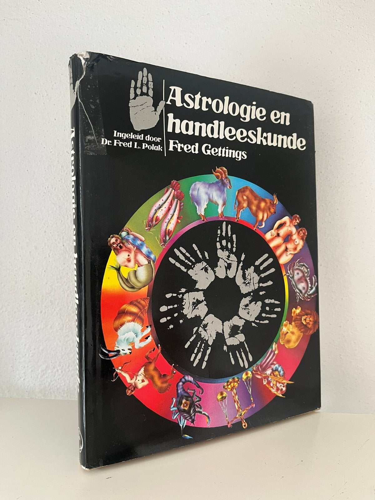 Astrologie en handleeskunde - Fred Gettings, Boeken, Ophalen of Verzenden, Zo goed als nieuw, Astrologie, Achtergrond en Informatie