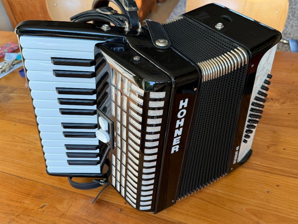 Hohner Accordeon, 48-bas, Met koffer, Zo goed als nieuw, Hohner