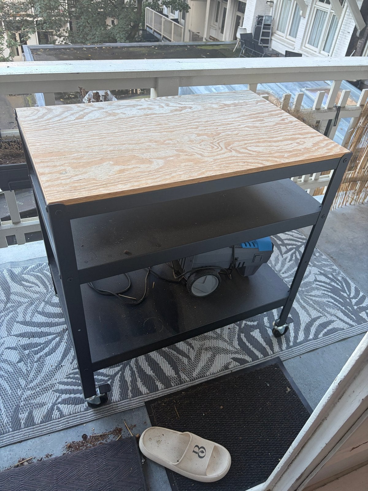 Verrijdbaar bijzettafeltje met houten blad, Ophalen, Gebruikt