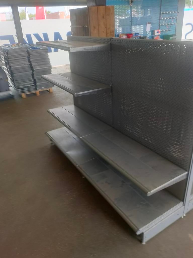 Stelling  met extra spullen!, Ophalen