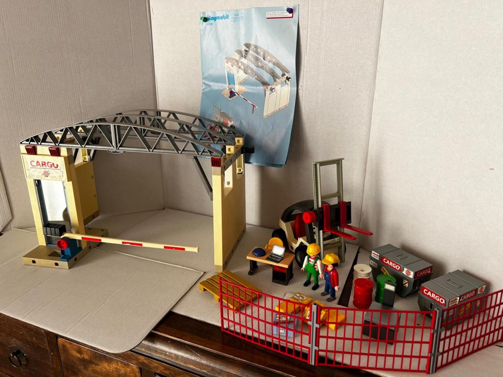 Playmobil luchthaven cargohal met heftruck set 4314, Kinderen en Baby's, Ophalen of Verzenden, Zo goed als nieuw, Complete set