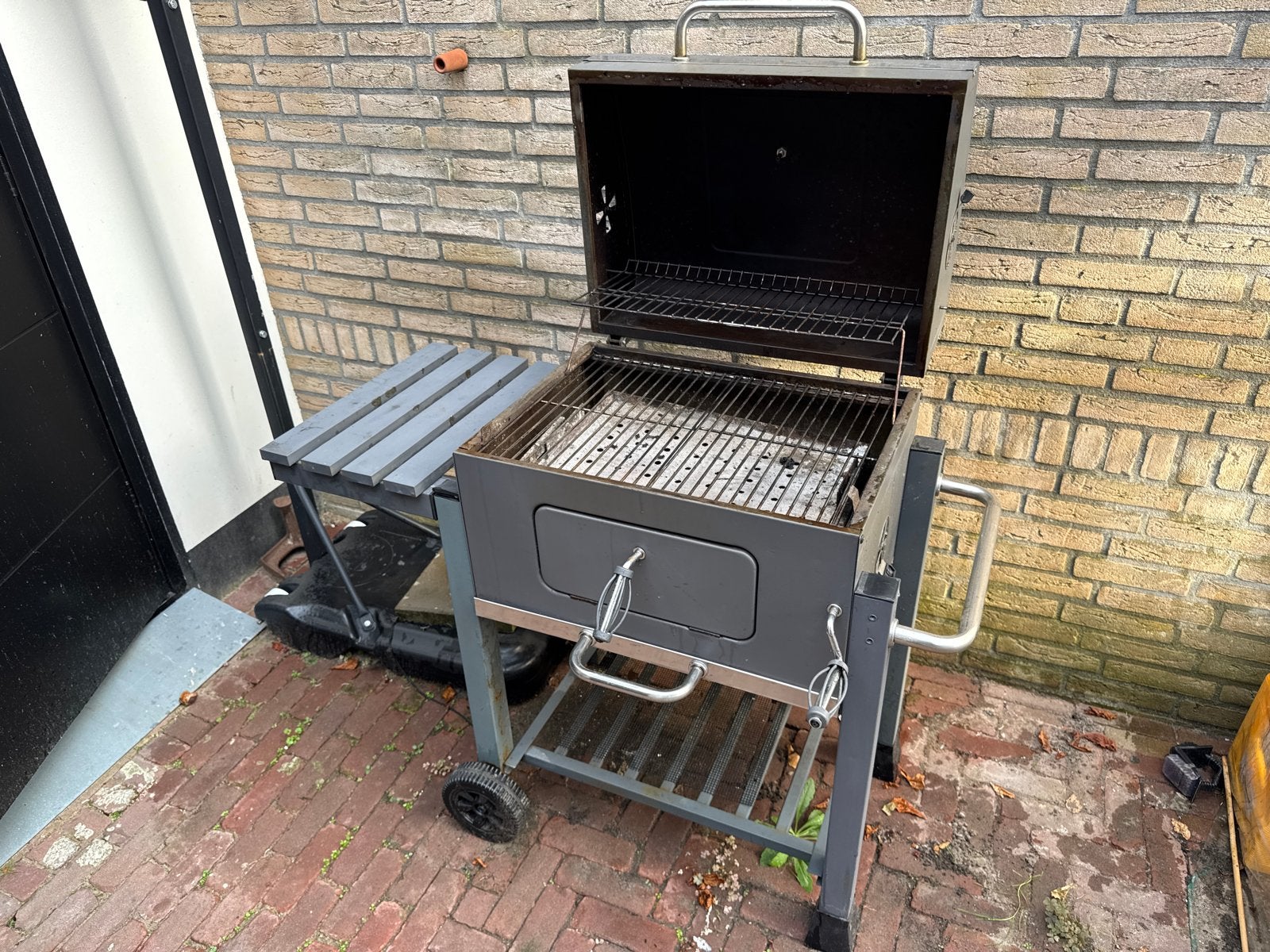 Houtskool BBQ met grilloppervlak 60x40 cm en thermometer, Ophalen of Verzenden, Gebruikt