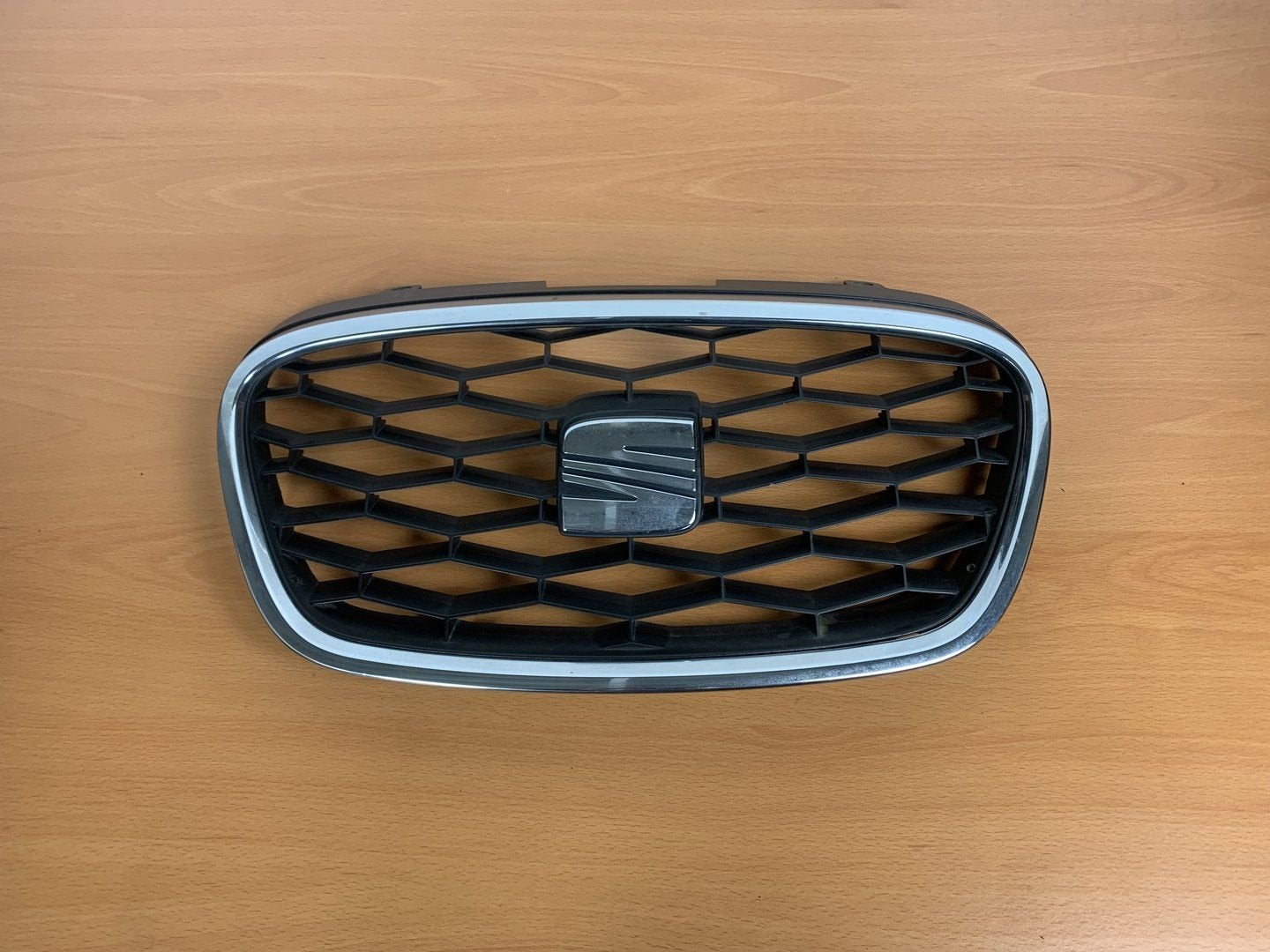 grille seat leon 1P1 2009 tot 2012 1P0853654B, Gebruikt, -, -, Ophalen of Verzenden
