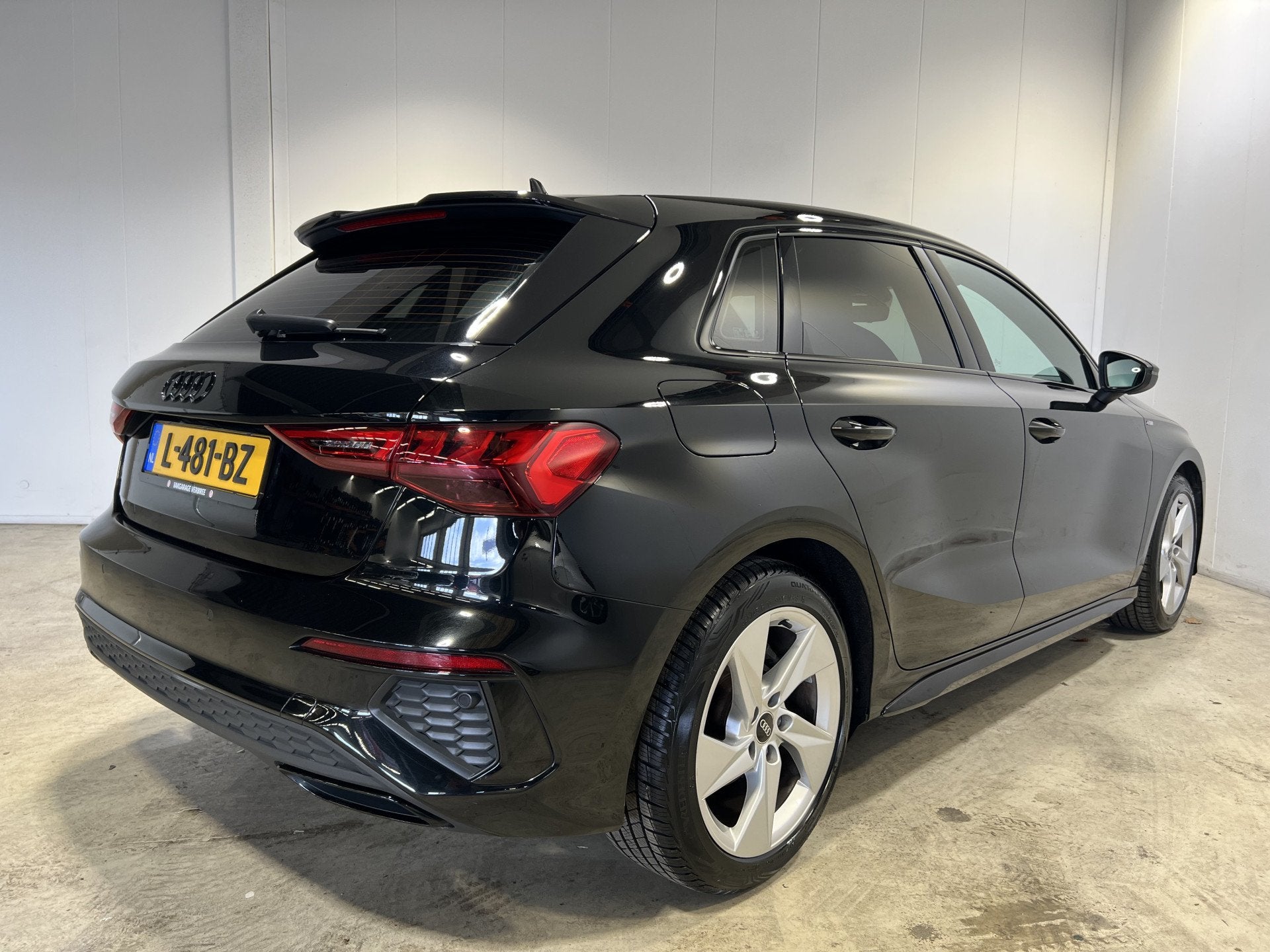 Audi A3 Sportback 30 TFSI S-line | Navigatie/Android/Apple C, Stof, Gebruikt, Met garantie (alle), Origineel Nederlands