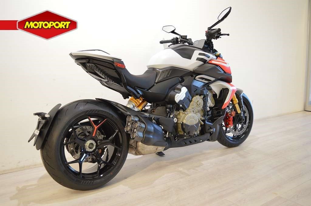 Ducati DIAVEL V4 RS (bj 2026), Bedrijf, Distributeur@ducati.fr, DUCATI WEST EUROPE SAS, 390, rue d' Estienne d'Orves
92701  COLOMBES CEDEX, FR