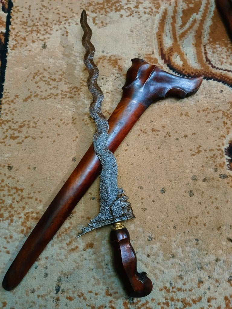 Antieke Keris Semar 13 Luk Pamor Keleng Sanak Sawo SVG97, Wapen, Verzenden, Overige materialen, Indonesië