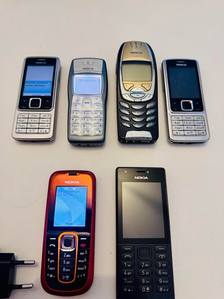 Partij oude Nokia telefoons (3 werkend) + lader, Telecommunicatie, Mobiele telefoons | Nokia, Ophalen, Gebruikt, Overige kleuren