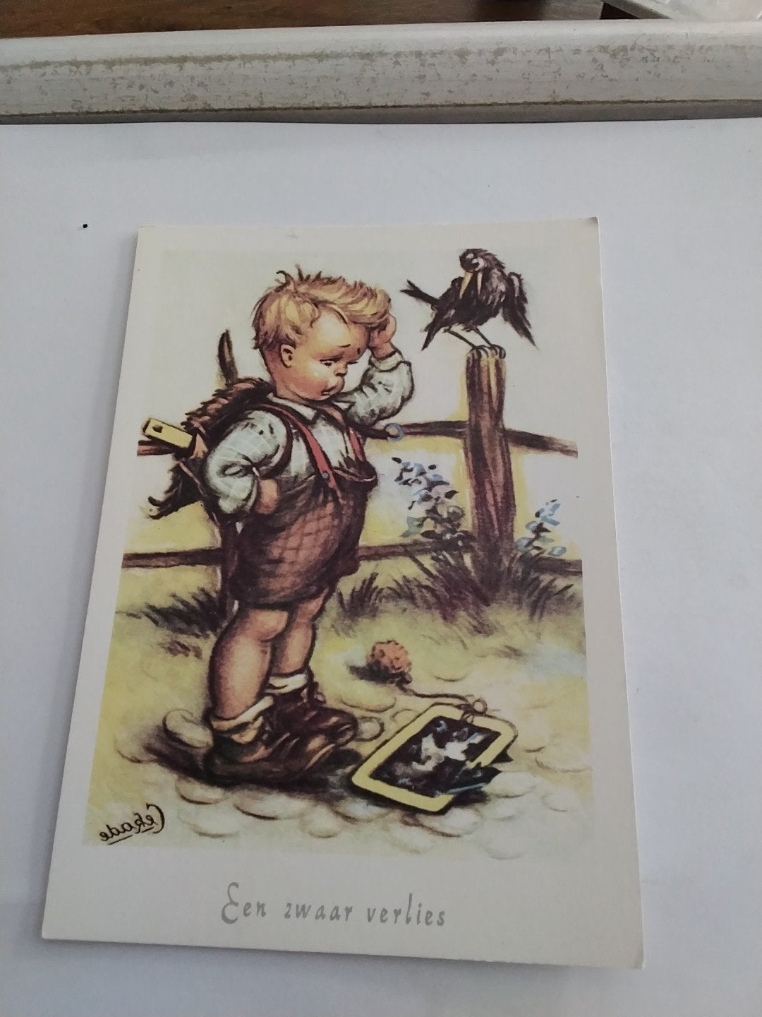 Vintage Ansichtkaart: Een zwaar verlies - Jongen met vogel, Ophalen of Verzenden